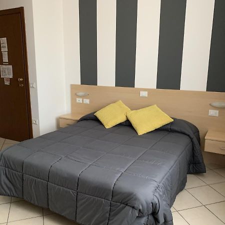 Hotel Bussana Порто-Толле Экстерьер фото