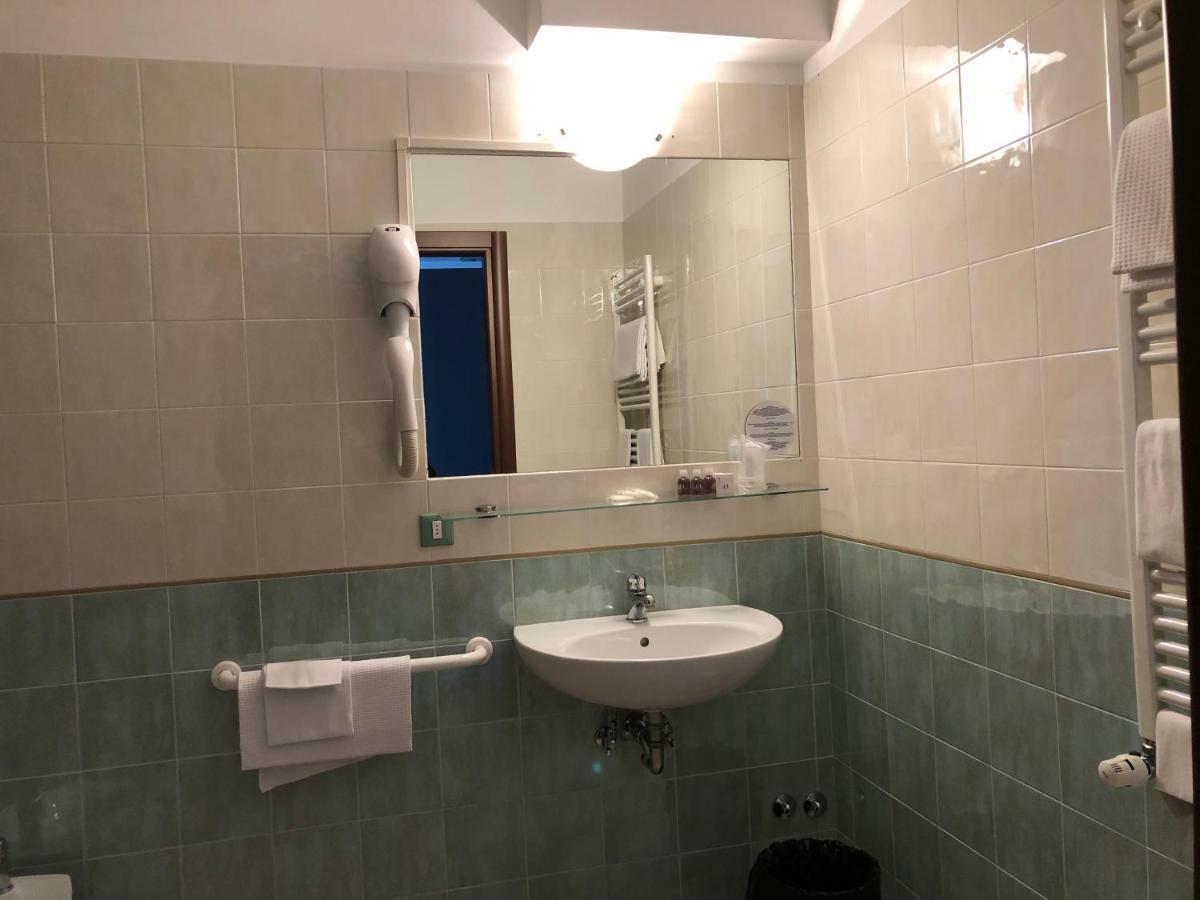 Hotel Bussana Порто-Толле Экстерьер фото